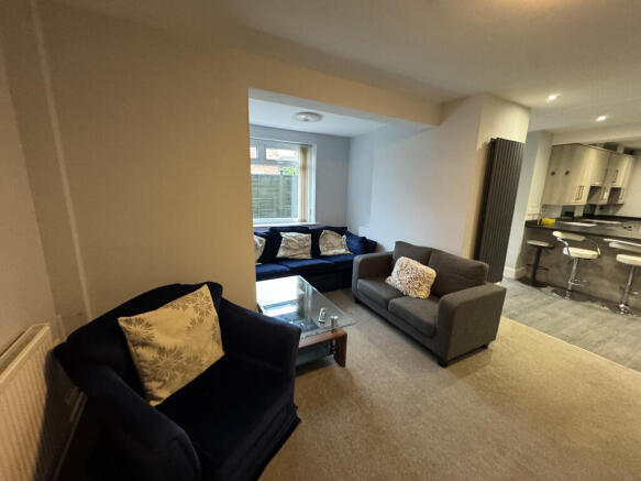 1 bed House Share to rent Image 4