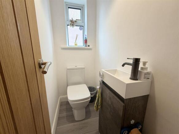 4 bed Semi-Detached for sale Image 9