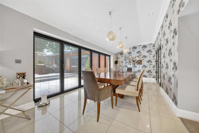 5 bed Detached for sale Image 7