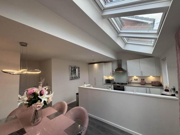 3 bed Semi-Detached for sale Image 11