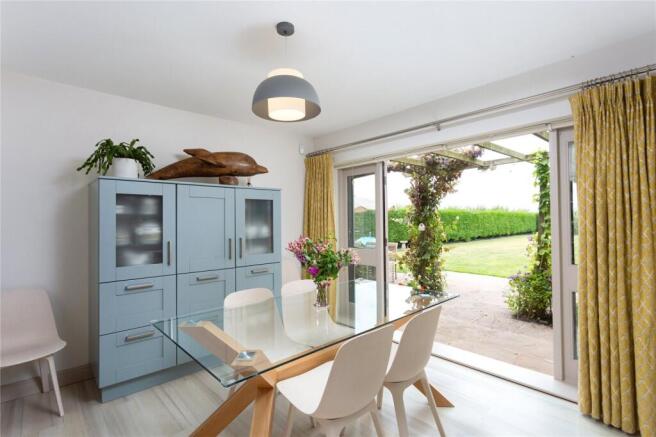 6 bed Detached for sale Image 9