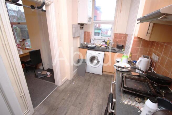 4 bed House to rent Image 7