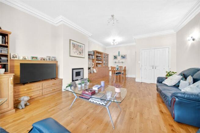 3 bed Apartment for sale Image 5