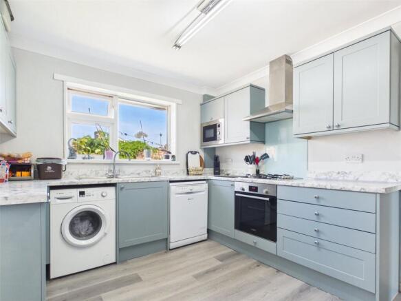 Bracken Way, Walkford, Highcliffe, Dorset, BH23 photo 4