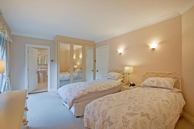 2 bed House for sale Image 8