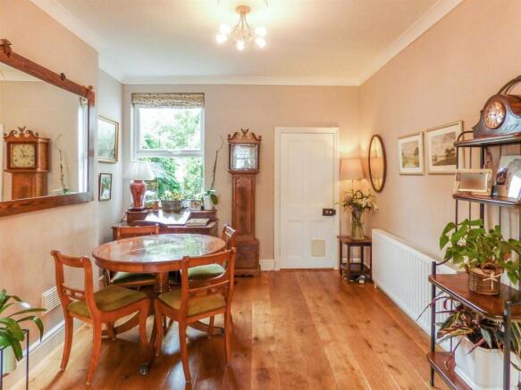 Dining Area.jpeg