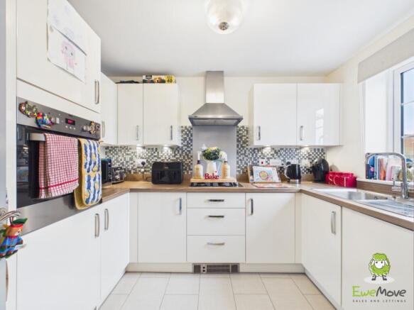 EweMove Estate Agents Basingstoke - Bye Crescent 