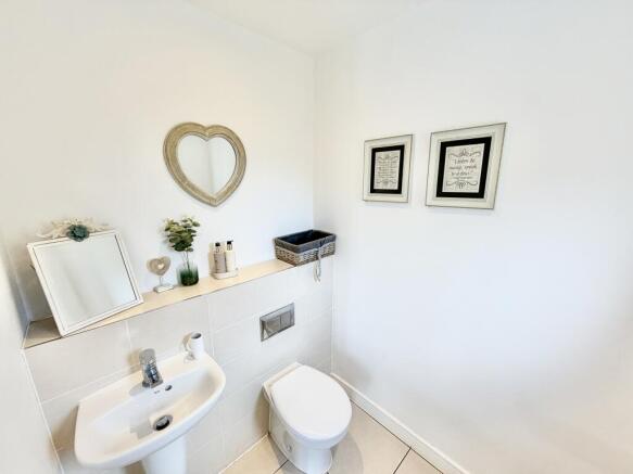 4 bed Detached for sale Image 7
