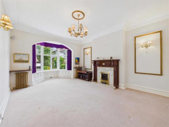4 bed Detached for sale Image 7