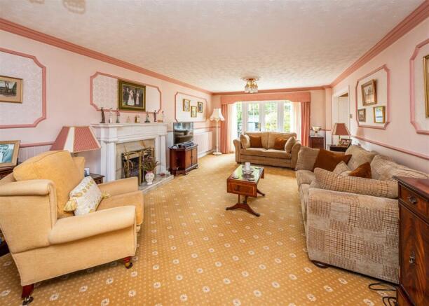 5 Springhill Park-living2.jpg
