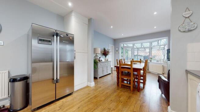 KITCHEN/DINING ROOM