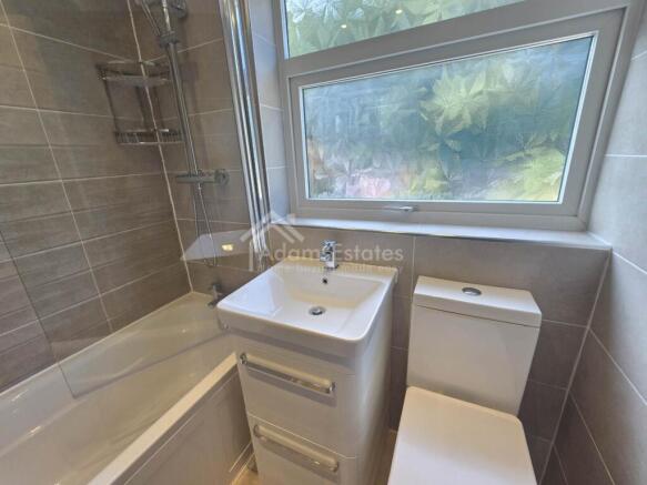 3 bed Town House for sale Image 8