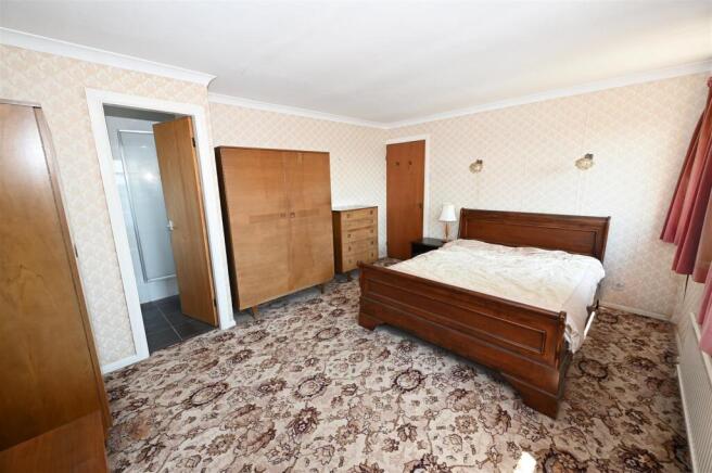 4 bed Detached for sale Image 9