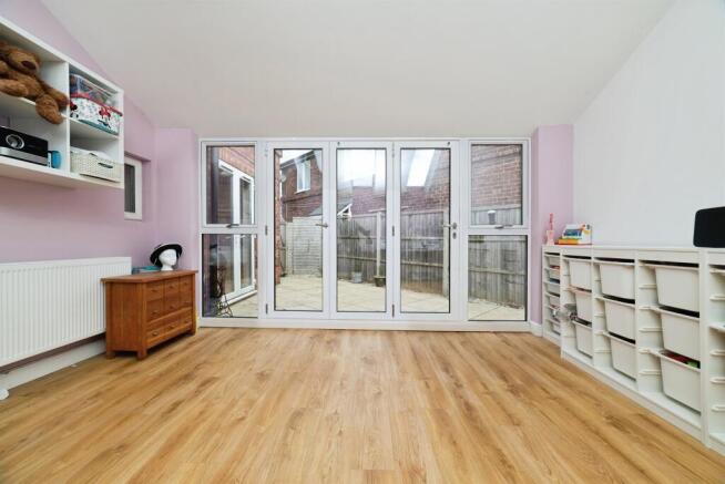 3 bed Semi-Detached for sale Image 8