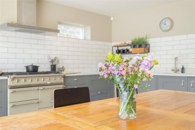 5 bed Detached for sale Image 8