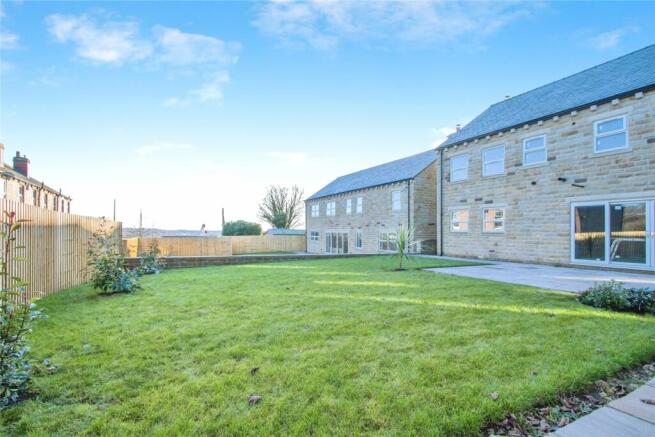 4 bed Detached for sale Image 7