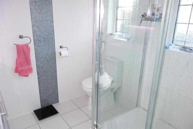 ensuite.jpg