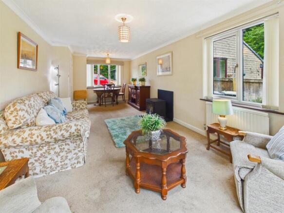Silverlands Close, Buxton photo 4