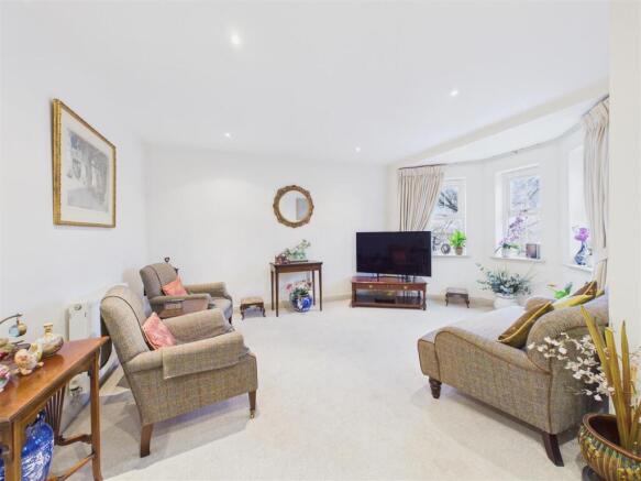 3 bed Apartment for sale Image 8
