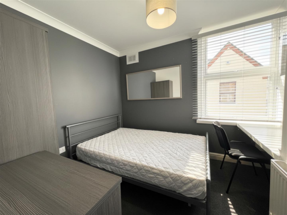 6 bed Detached for sale Image 5