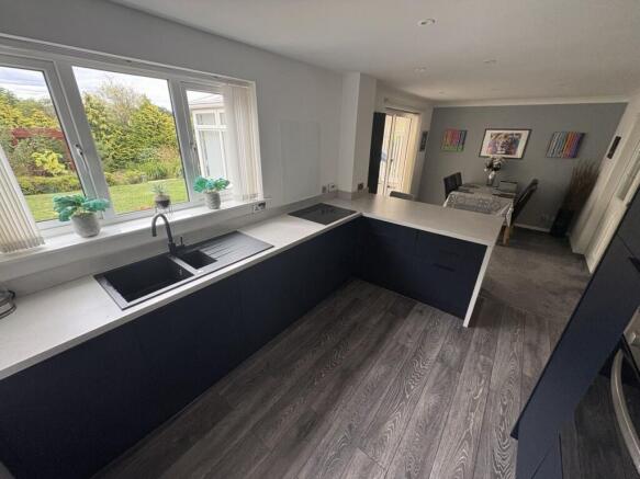 4 bed Detached for sale Image 7