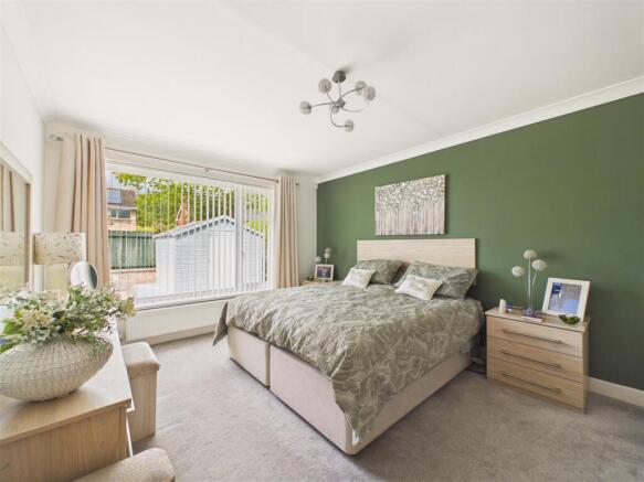 4 bed Detached Bungalow for sale Image 10