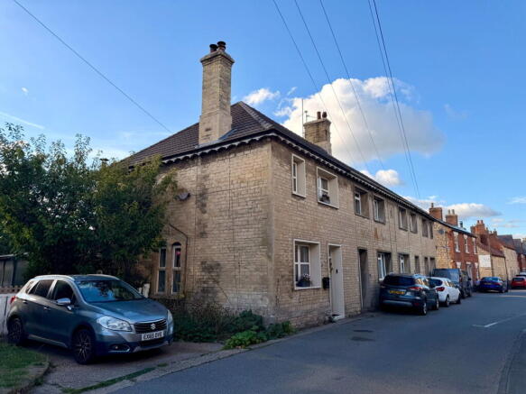 3-bed terraced on High Street, Corby Glen, Grantham, NG33 4LU, £310,000