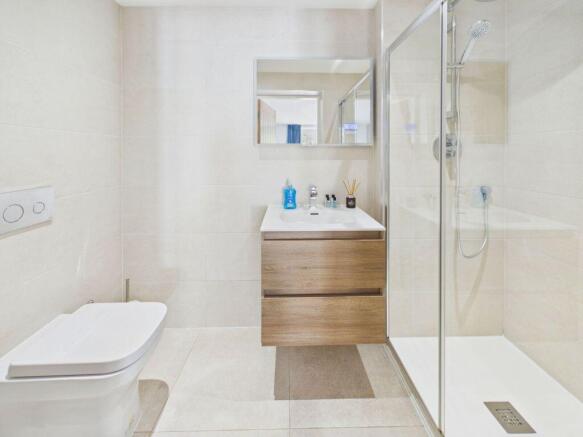 2 bed Apartment for sale Image 6