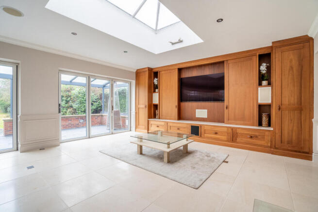 6 bed Detached for sale Image 4