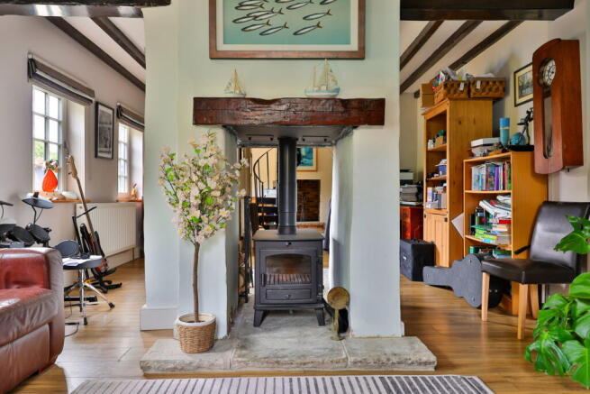 4 bed Detached for sale Image 5