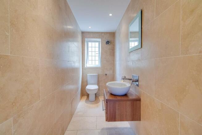 4 bed Detached for sale Image 7