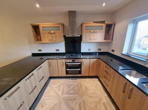 4 bed Detached to rent Image 12