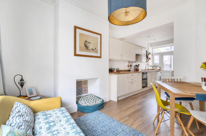 1406462-1-69807b8...