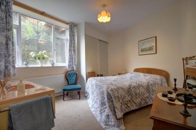 2 bed Ground Flat for sale Image 6