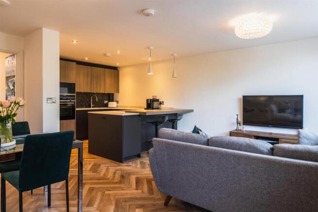 2 bed Apartment for sale Image 12