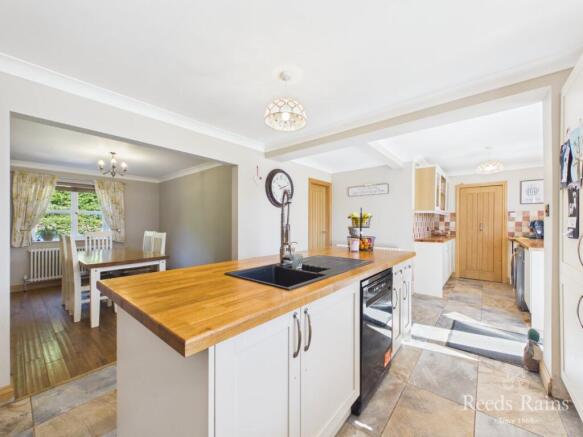 4 bed Detached for sale Image 4