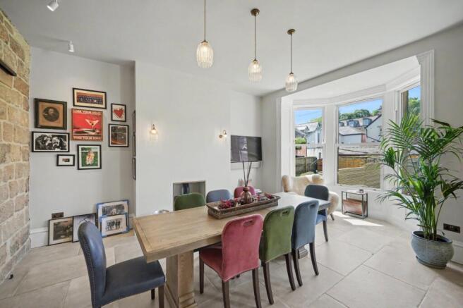 6 bed Semi-Detached for sale Image 8