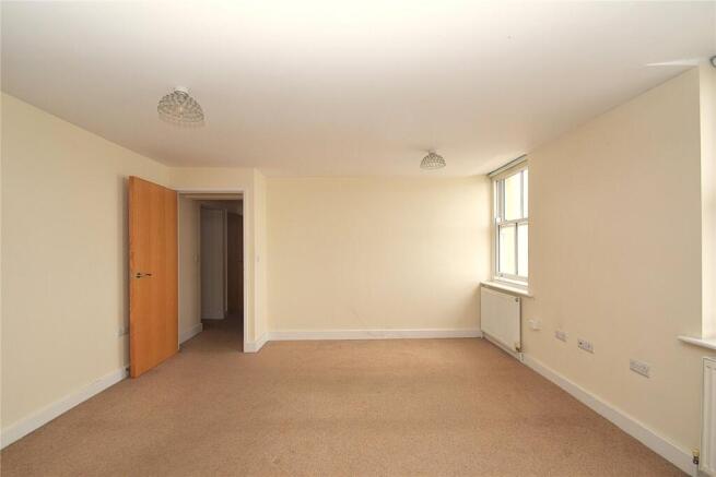 2 bed Apartment to rent Image 5