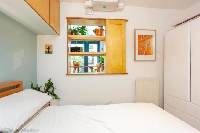 bedroom1.jpg
