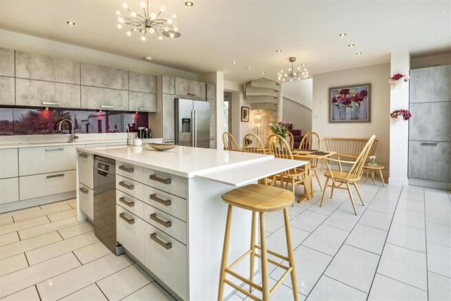 Kitchen 1.jpg