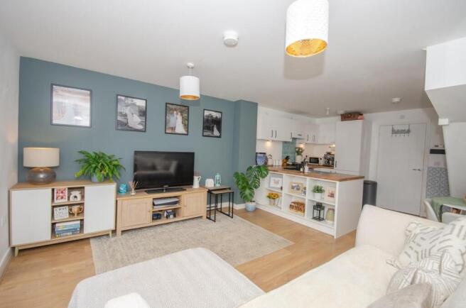 Living room pic 3.jpg