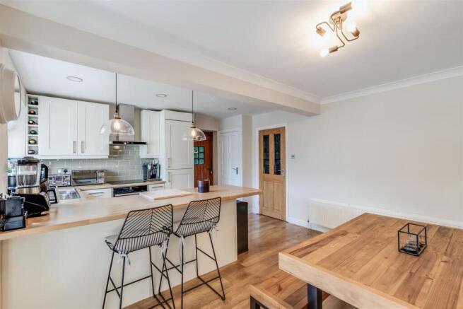 3 bed Semi-Detached for sale Image 12