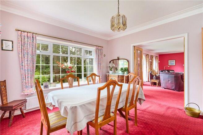 5 bed Detached for sale Image 8