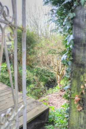 Gate to stream