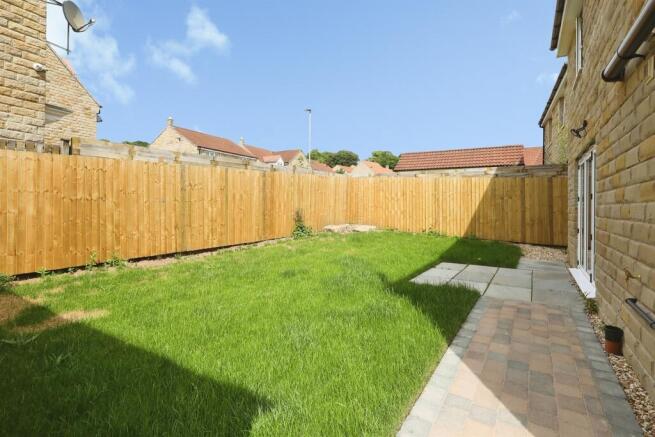 4 bed Detached for sale Image 9