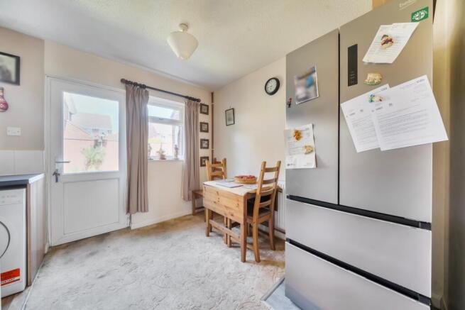 Grindle Close, Thatcham, RG18 photo 5