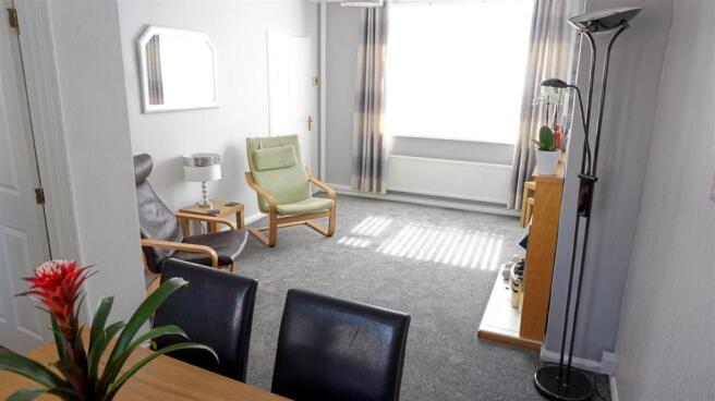 THROUGH LOUNGE / DIN