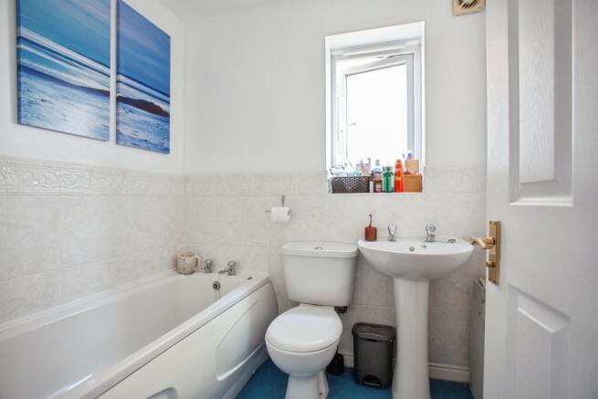 3 bed Semi-Detached for sale Image 12