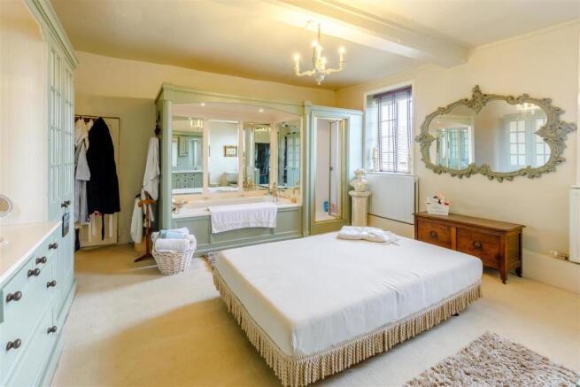 8471382-interior18.jpg