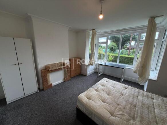 4 bed House to rent Image 4